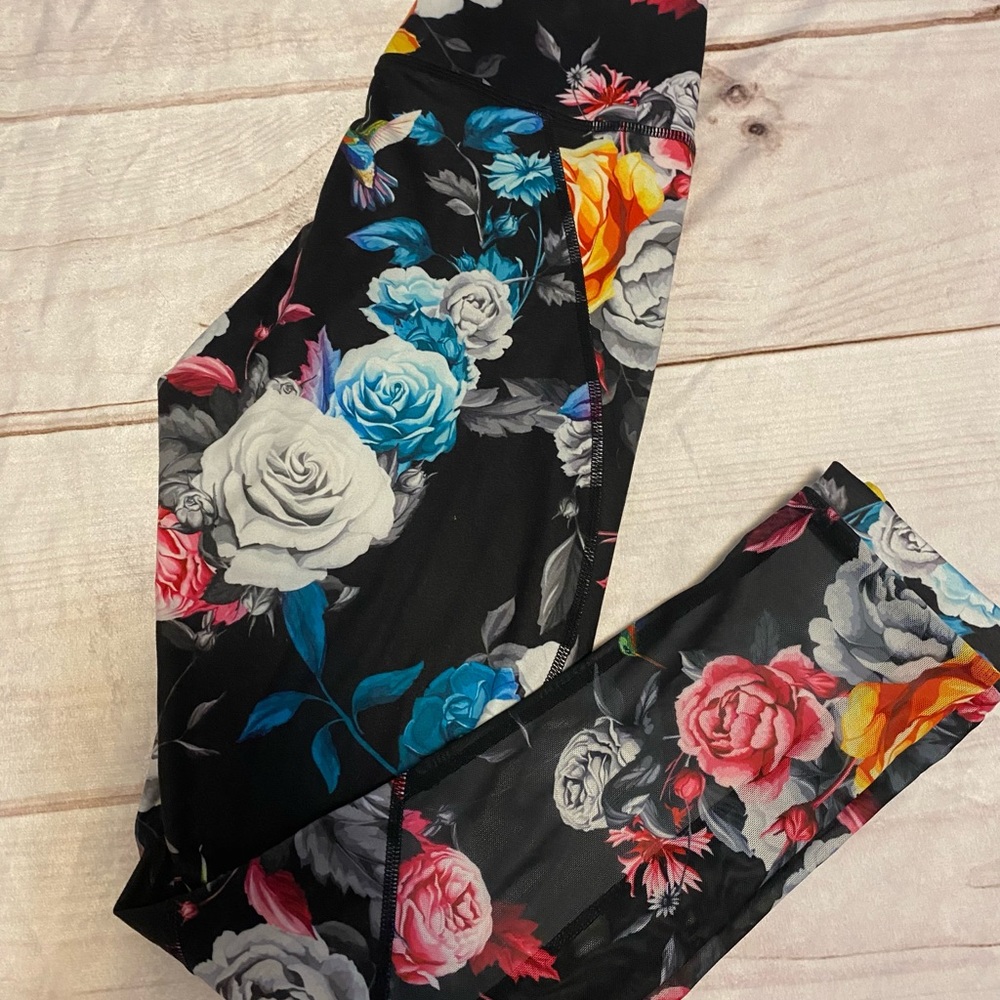 Zyia yoga workout pants Womens 6/8 floral black mesh